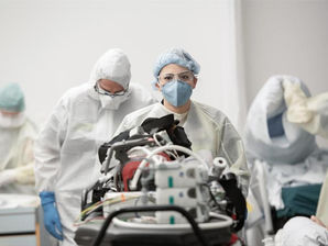 CORONAVIRUS : L’explosion des cas en Suisse étonne les pays voisins