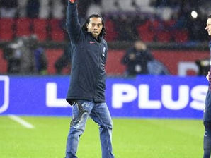 Foot - Justice - Justice : Ronaldinho paye sa caution et sort de prison
