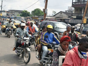 Le gouverneur de la région du Littoral suspend la circulation des motos taxis de 20h à l’aube