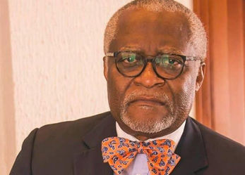 Akere Muna conteste la validité de la candidature de Paul Biya à la présidentielle du 12 octobre 2025. Le candidat investi par le parti Univers a déposé un recours devant le Conseil constitutionnel.