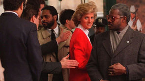 Après le prince Andrew, le nom d’un autre membre de la famille royale britannique se retrouve mêlé à l’affaire Epstein. Celui de Diana.