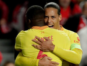 LIGUE DES CHAMPIONS - LIVERPOOL S'IMPOSE SUR LE TERRAIN DE BENFICA (1-3) ET PREND UNE GROSSE OPTION