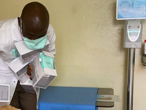 Ce sont des mouroirs » : au Cameroun, les centres de santé clandestins démunis face au coronavirus