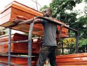 Sud-Ouest : le sous-préfet d’Alou instruit la vérification des cercueils en circulation pour lutter