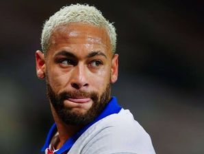 PSG : Neymar veut « rejouer avec Messi », et même « le faire l’année prochaine »