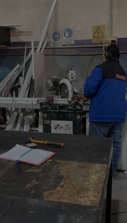 Carpintero trabajando