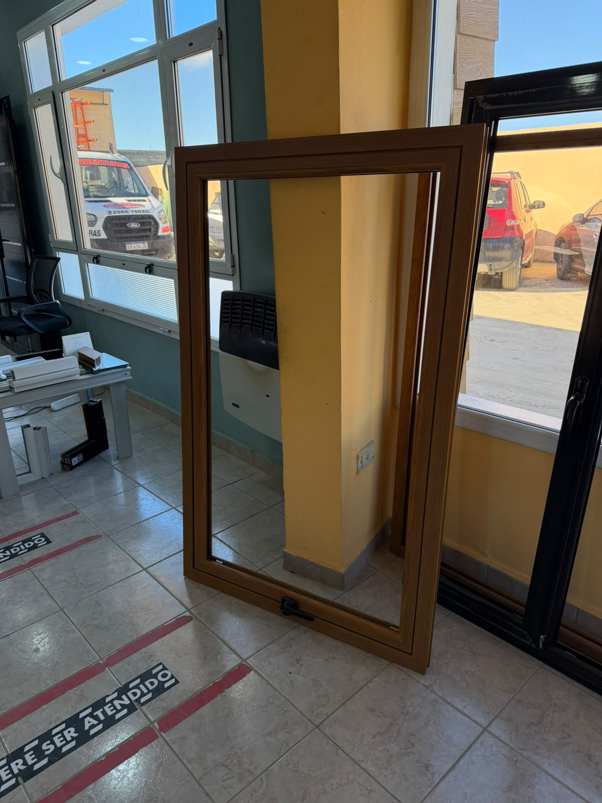 Ventana de aluminio color Simil Roble desplazable con DVH 0,95x1,50m