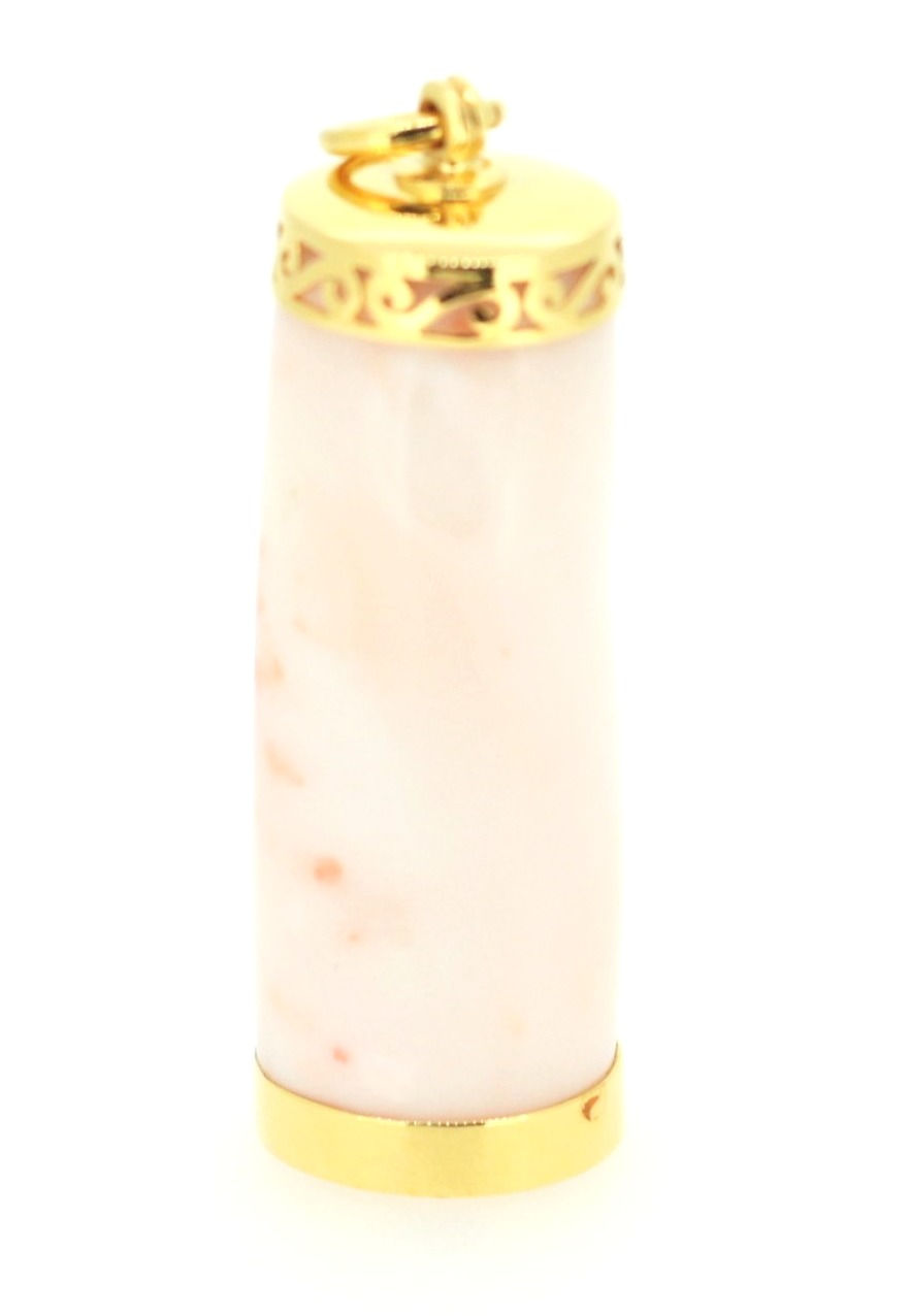 Thumbnail: Coral pendant