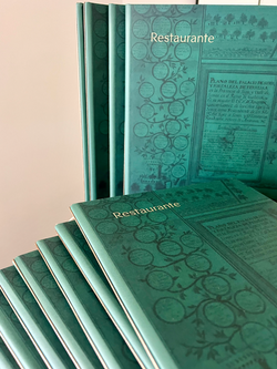 Cartas personalizadas con acabado texturizado y detalles a juego