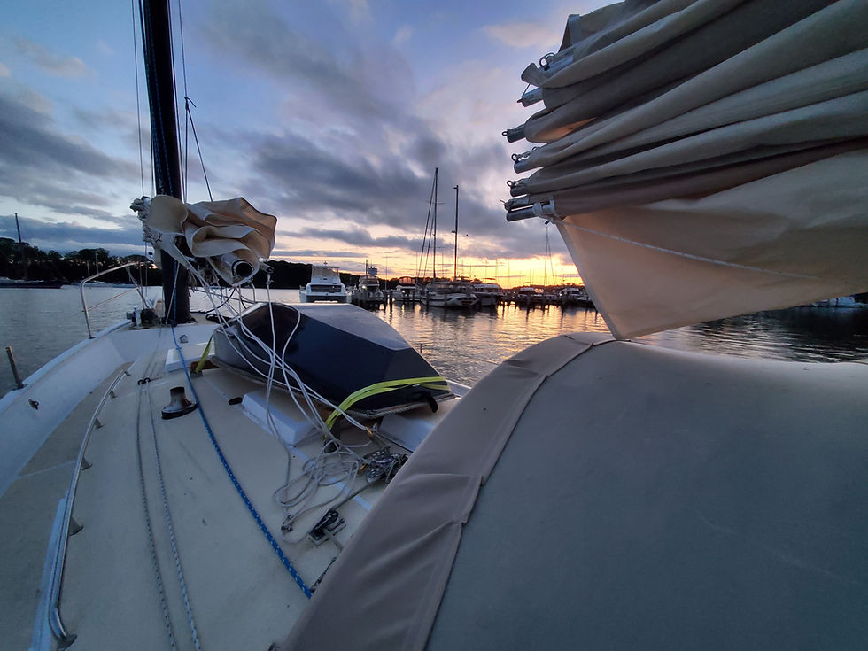 Dawn, leaving White Rocks Marina