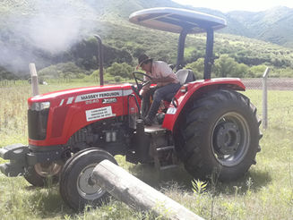 EL MANEJO DEL TRACTOR COMUNITARIO EN POTRERO DE DÍAZ