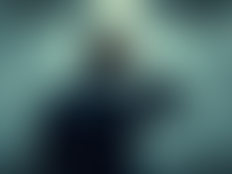 Un homme en costume réfléchissant devant un tableau blanc représente l’introspection intérieure qu’impose le burn-out et qui permet de mettre en lumière ses forces et ses faiblesses.