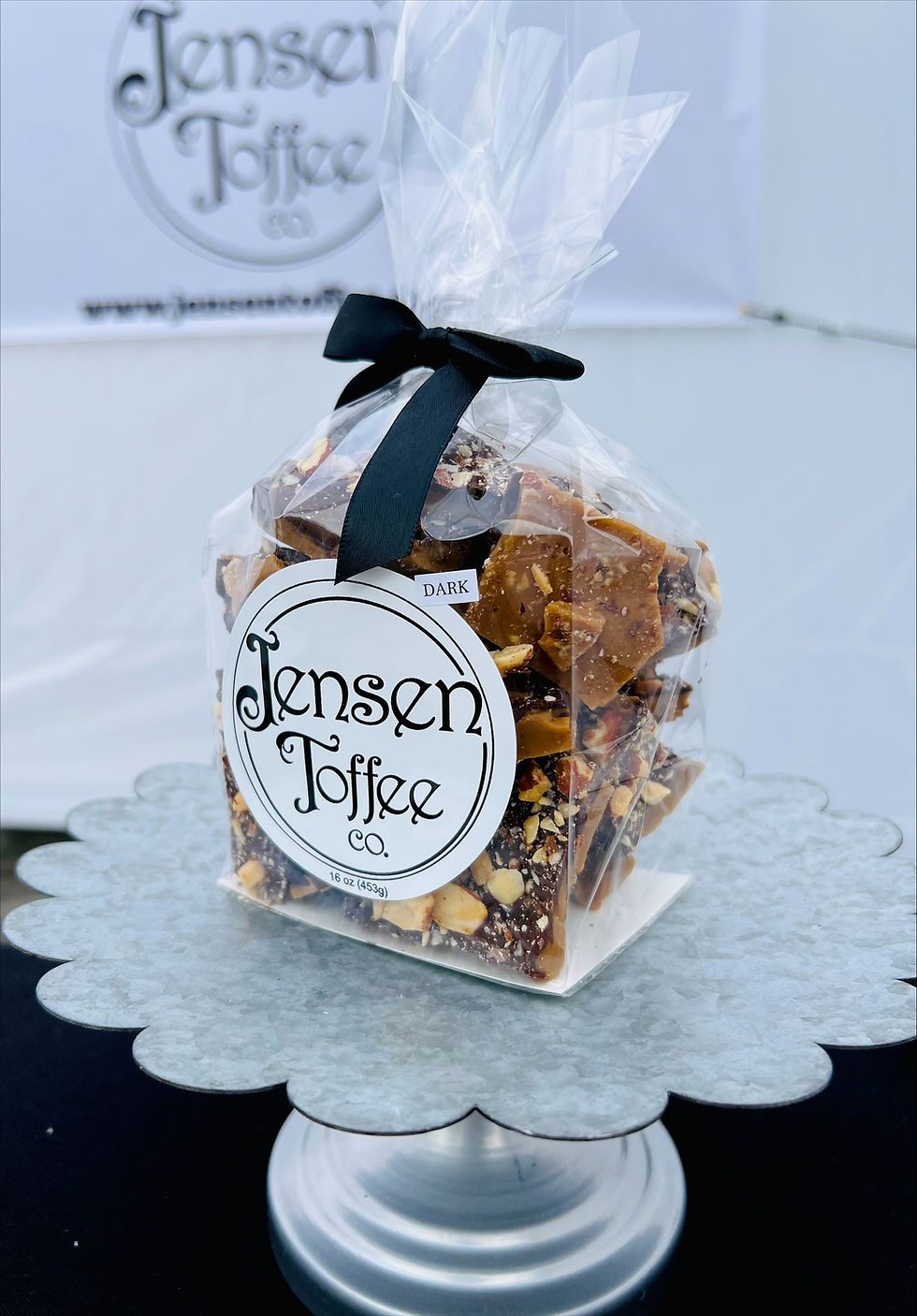 Thumbnail: Dark Chocolate Almond Toffee