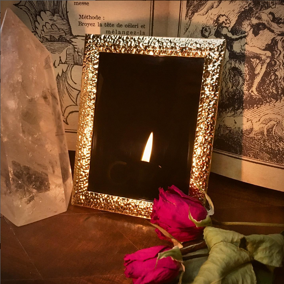 Divination : le miroir noir