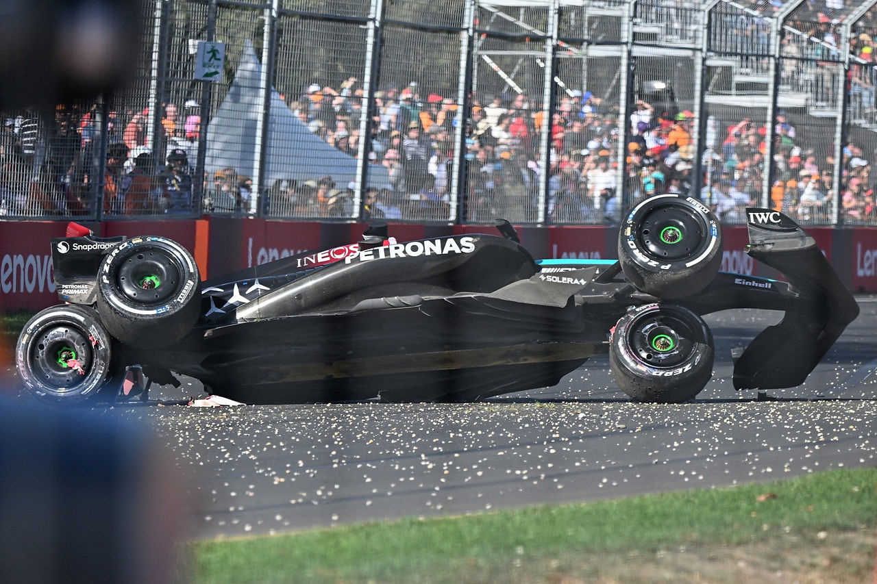 Last Lap Accident for Russell