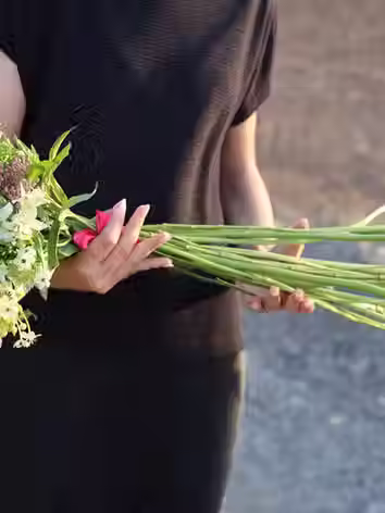 נועה בר Late Bloomer
יגאל אלון 9ב גדרה
054-9747442
משלוח פרחים מהיום להיום רחובות, יבנה, גדרה וישובי הסביבה