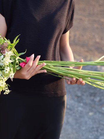 נועה בר Late Bloomer
יגאל אלון 9ב גדרה
054-9747442
משלוח פרחים מהיום להיום רחובות, יבנה, גדרה וישובי הסביבה