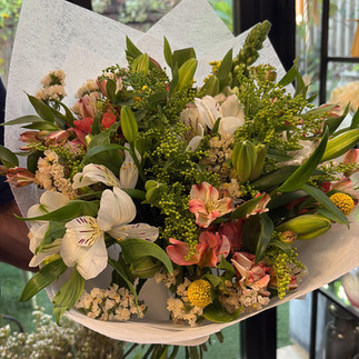 זר פרחים Late Bloomer