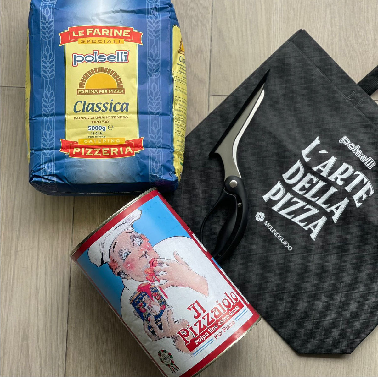 1 harina Polselli Classica 5 kg + 1 Il Pizzaiolo + 1 tijera