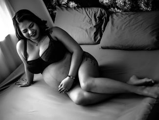 Your maternity photography session does not have to be cliché| Singapore boudoir photography