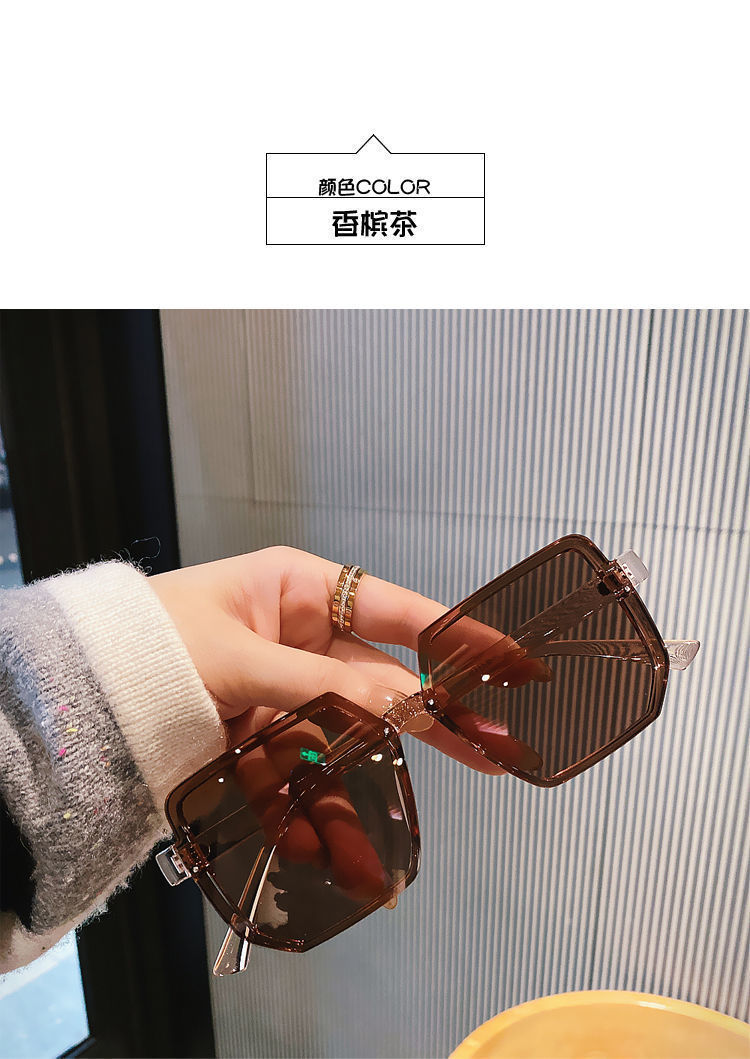 Thumbnail: Oversized Vintage Square Sunglasses – Retro Fashion Eyewear for Women & Men