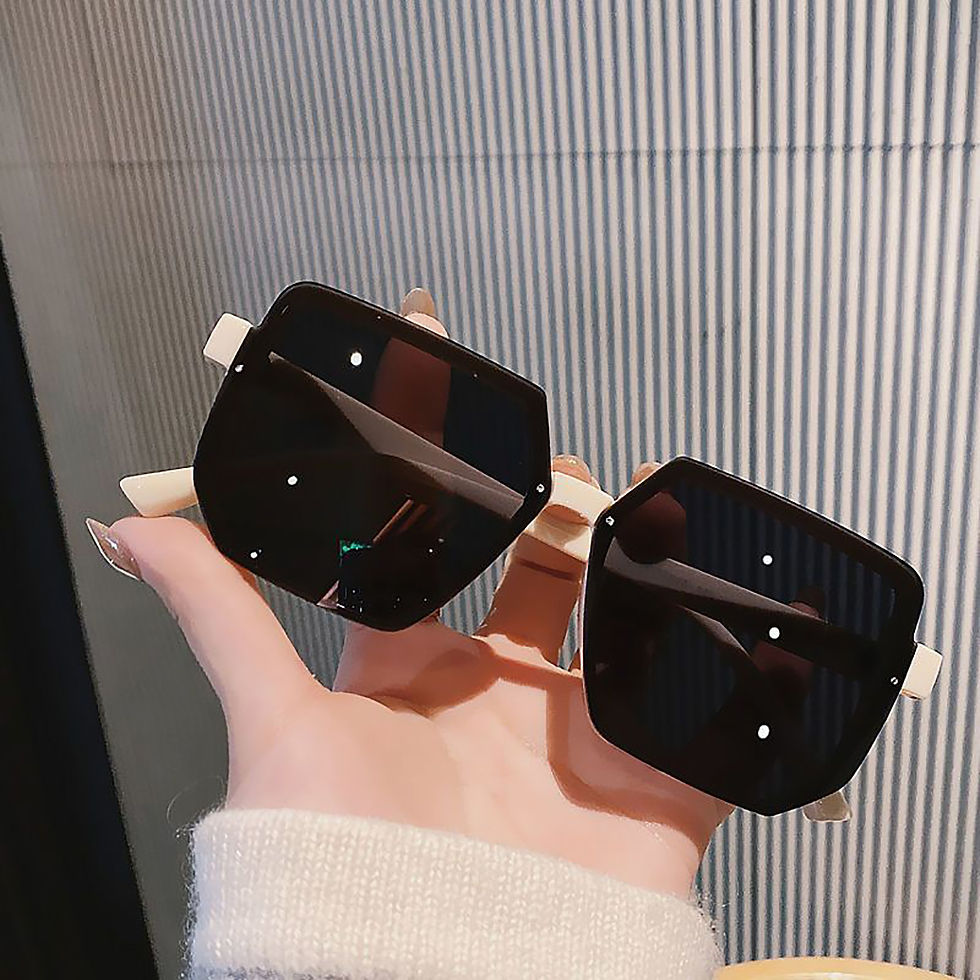 Thumbnail: Oversized Vintage Square Sunglasses – Retro Fashion Eyewear for Women & Men