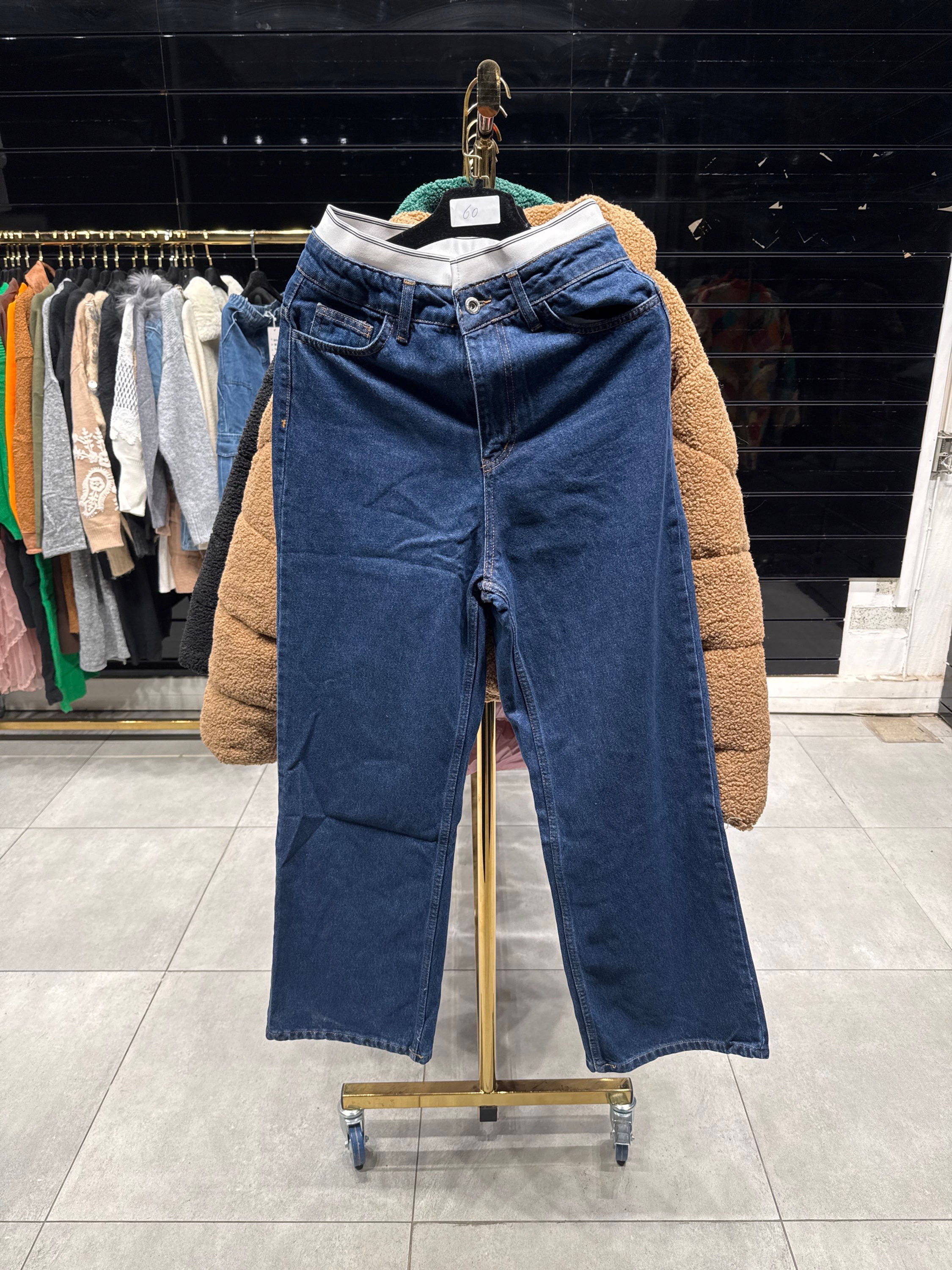LOT 60