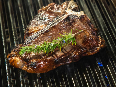 La bistecca alla fiorentina: eccellenza della tradizione toscana