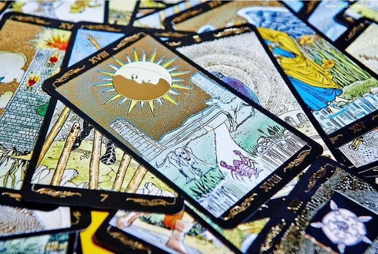 Golden Universal Tarot : Tarot Deck Review