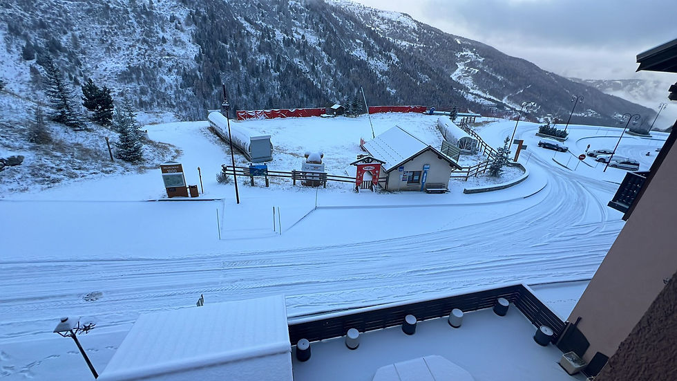 It's snowing in resort!!!!