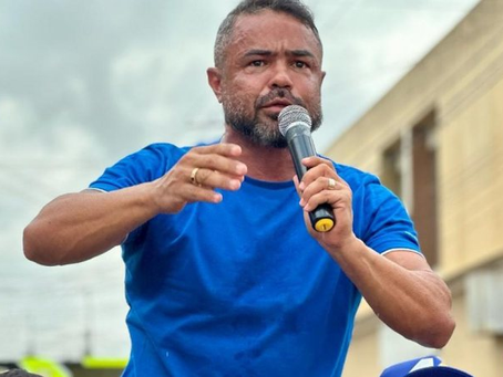 Prefeito de São Domingos é punido por uso de cores partidárias em prédios públicos e fardamento de servidores