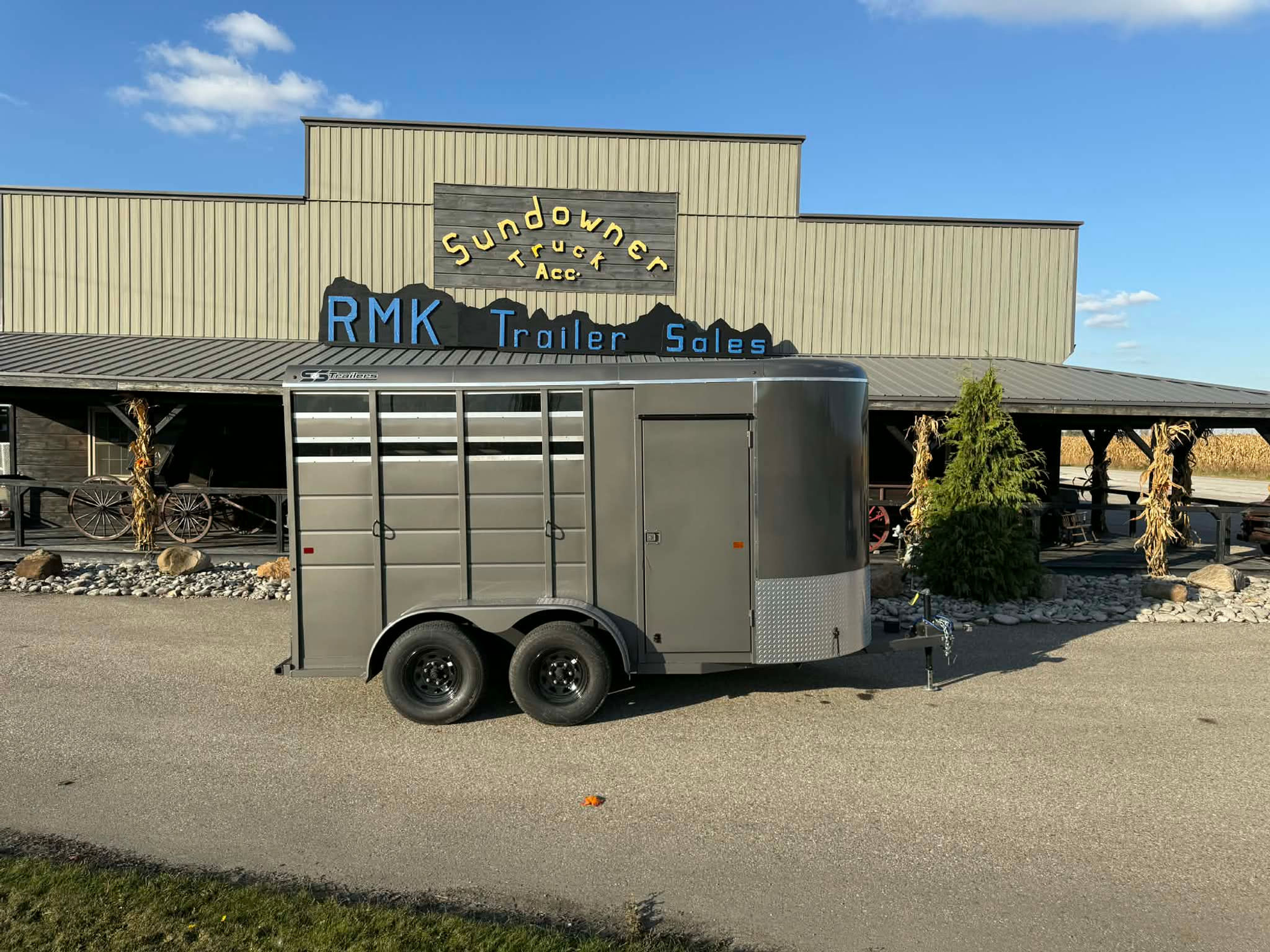 2026 S&S Ranch Hand Series 2 horse slant load 