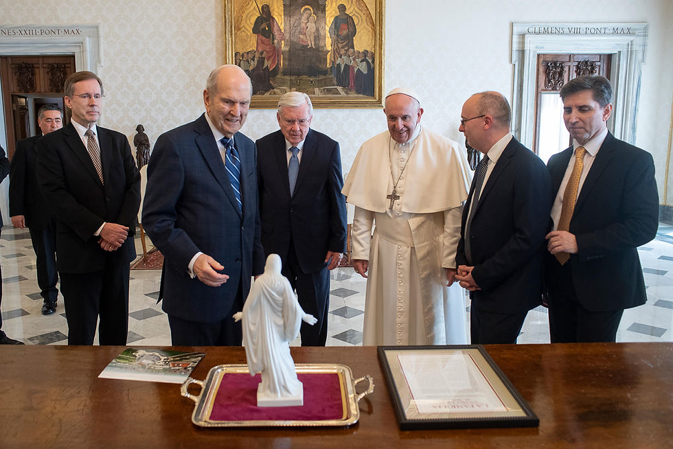 Pope-Francis-Pres.-Nelson5.jpg
