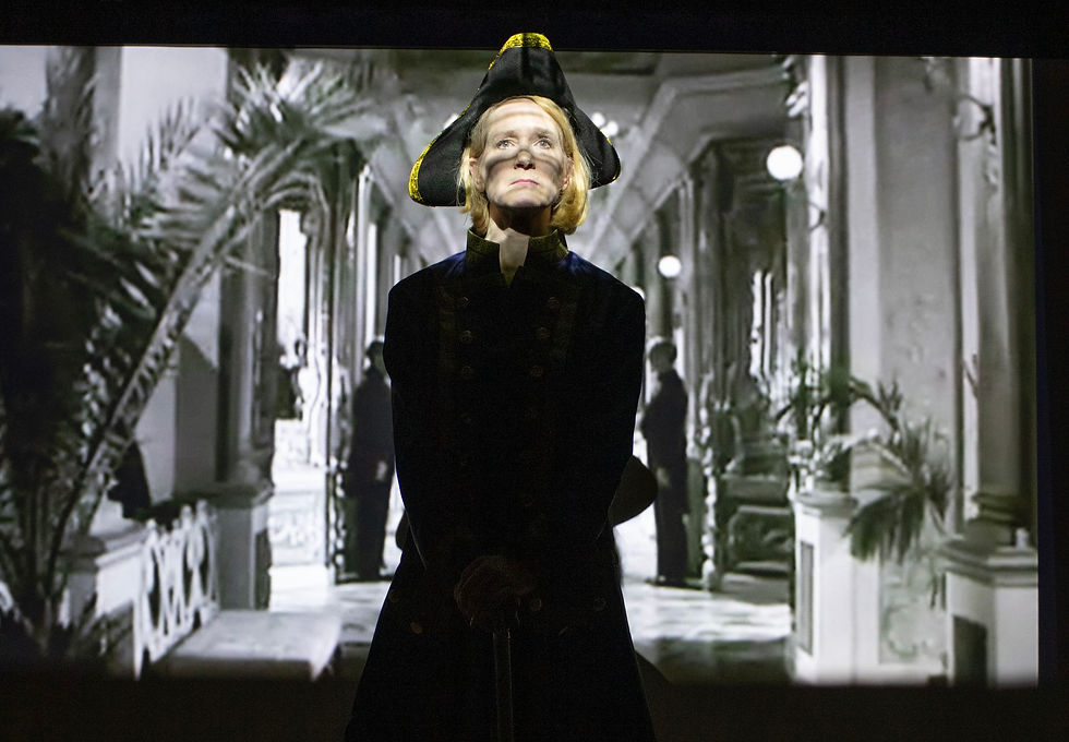 Flügel unter der Haut. Freiheit – Eine theatrale Spurensuche.