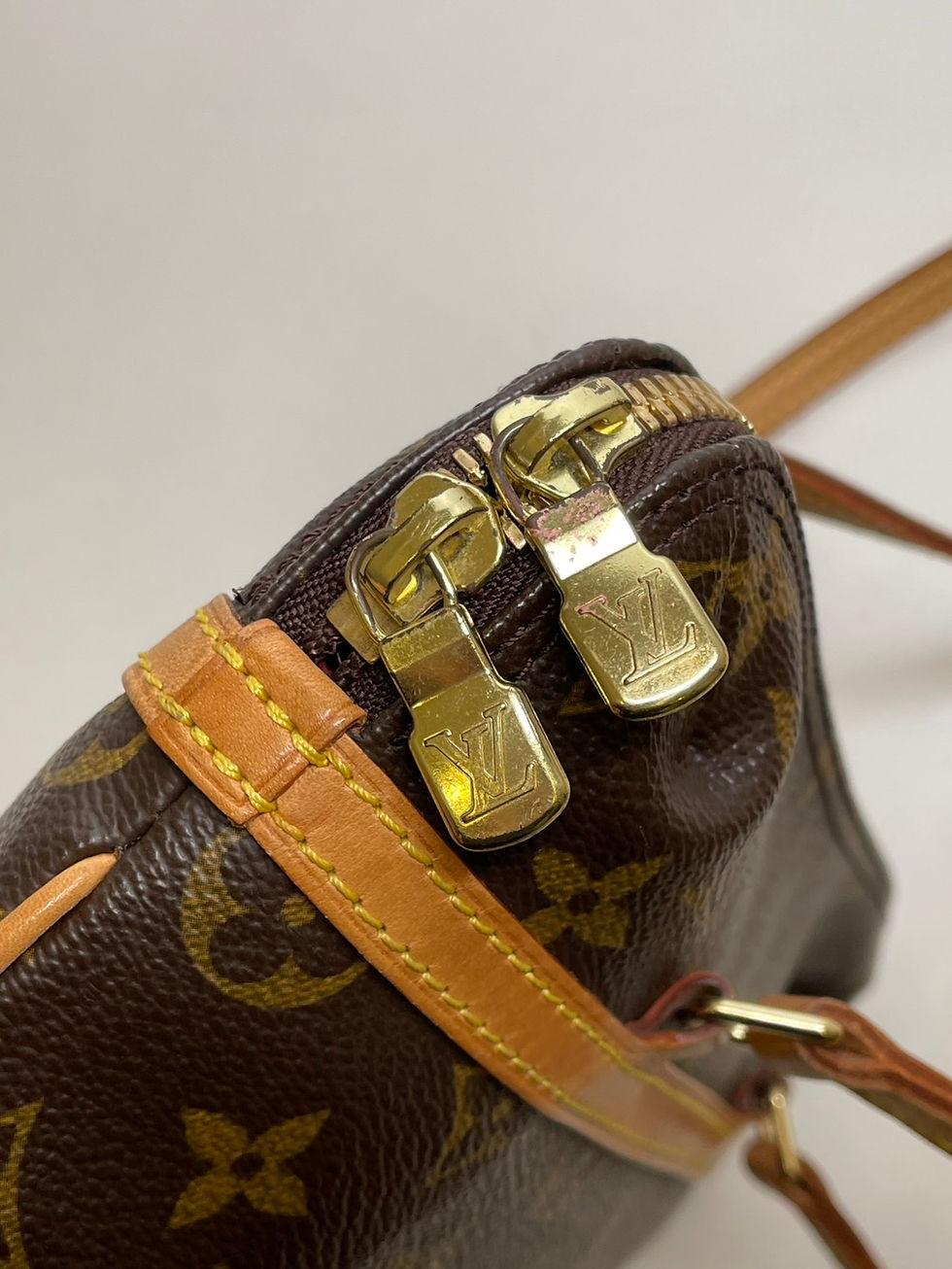 サムネイル： LOUIS VUITTON　モノグラム　ミニクーサン