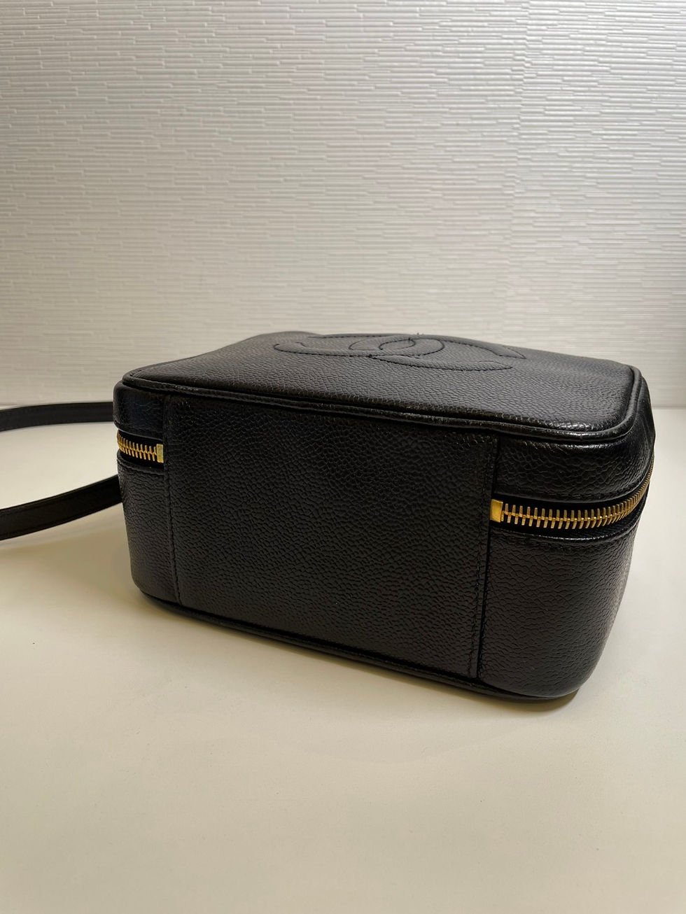 サムネイル： CHANEL　ベロアバニティ　4番台ショルダーバッグ