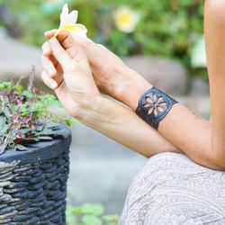 2017-Bracelet_n.29_FLowerintheMiddle_ARTcycleBAli_Photo_ToniPalamos