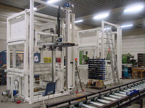 Steenstrip handeling machine