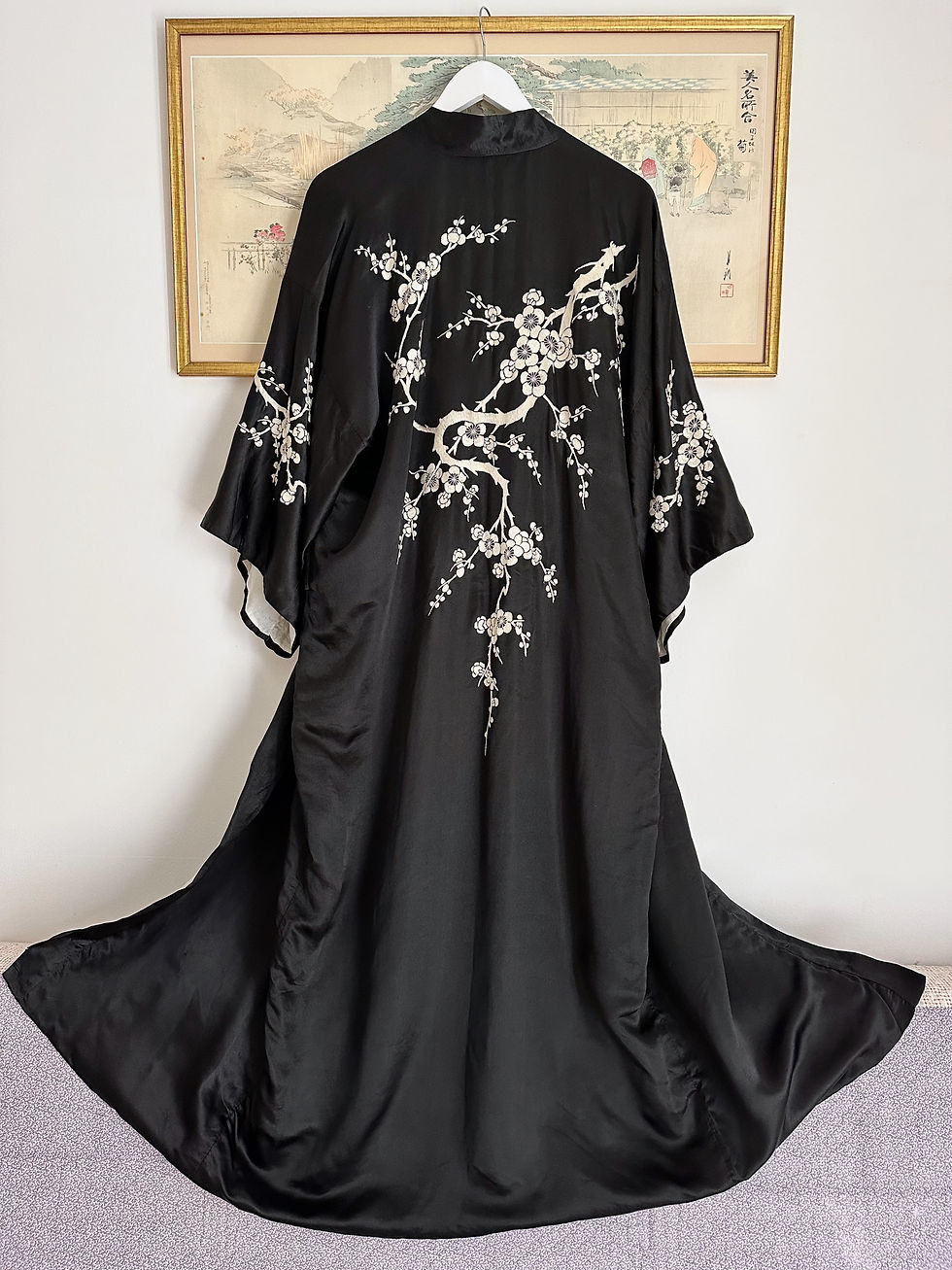 Miniature : RARE - Kimono "Cherry Blossom" en soie c. 1930 broderies main Fleurs de cerisier