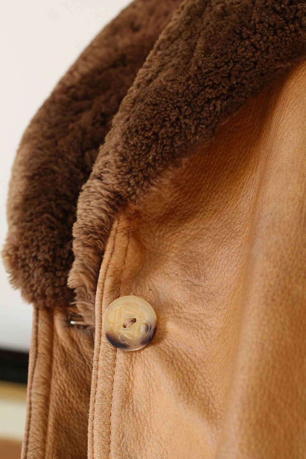 Thumbnail: Cuir Loewe avec col en fourrure de castor