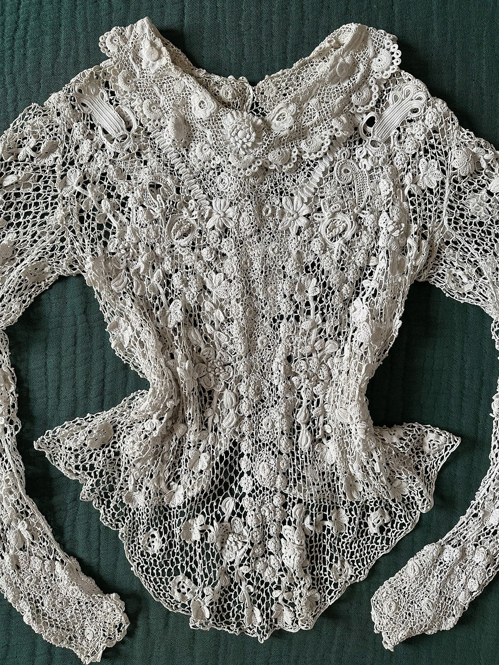 Thumbnail: Corsage antique en dentelle d'Irlande c. 1900 / 1910