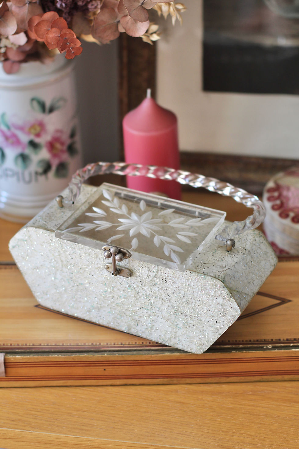 Miniature : Sac à main vintage en lucite c. 1950 - Pétales de fleurs - 50s lucite box bag
