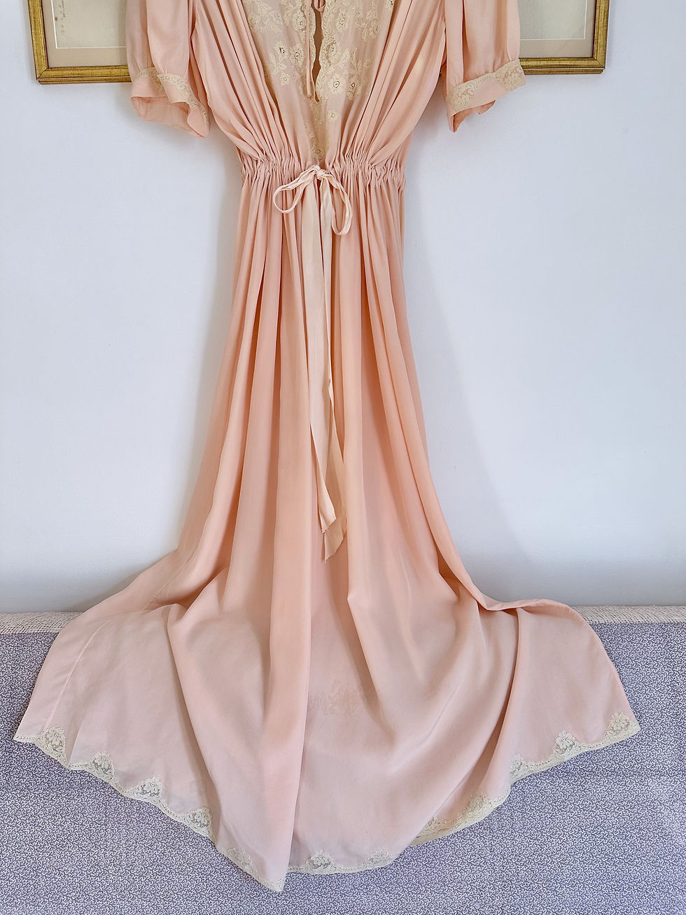 Miniature : Robe en soie & dentelle c. 1930