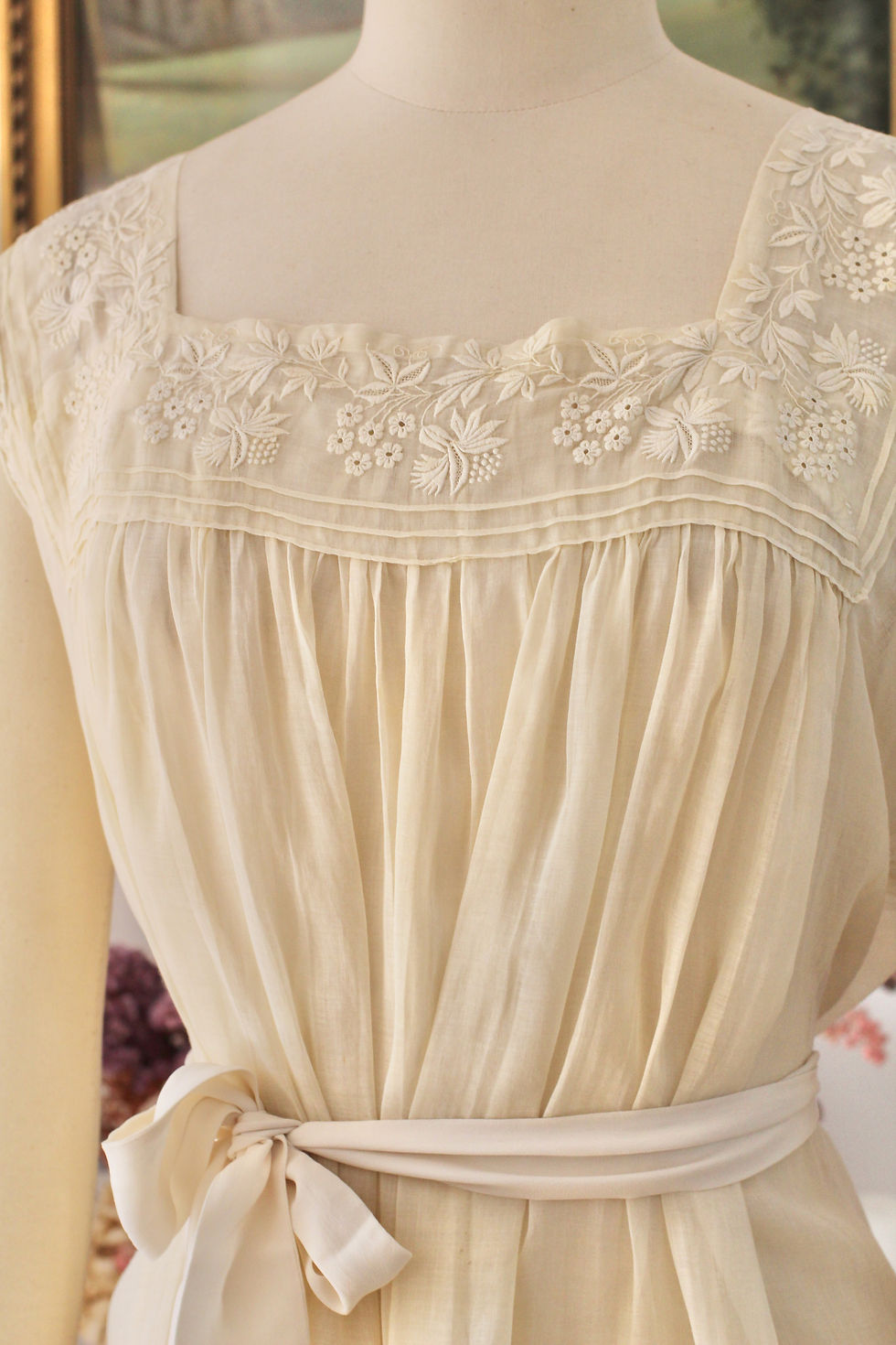 Thumbnail: Robe antique brodée c.1920 - T.XS au L