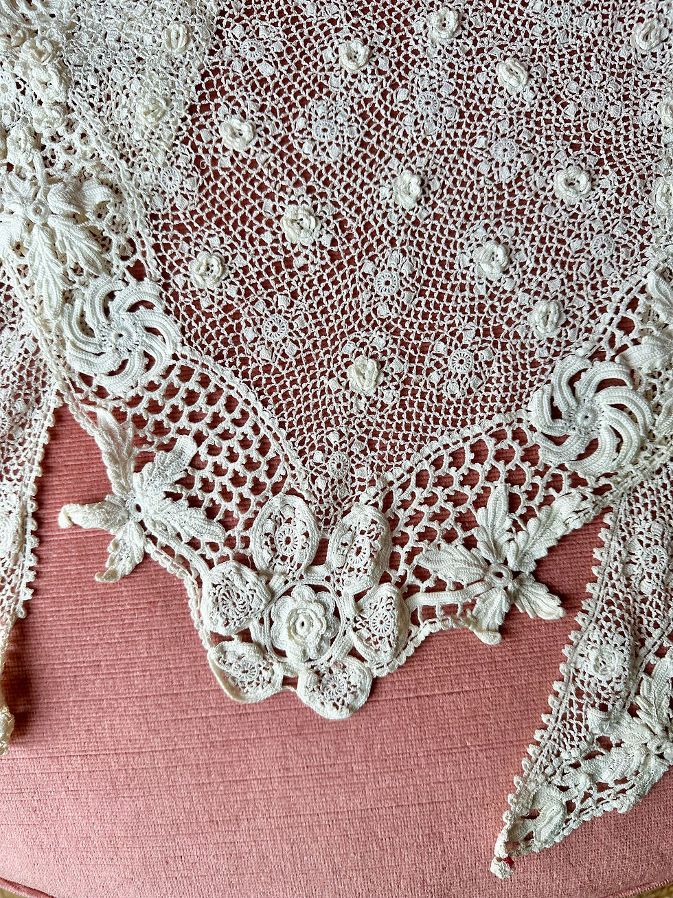 Thumbnail: Grand col antique en dentelle d'Irlande c.1910