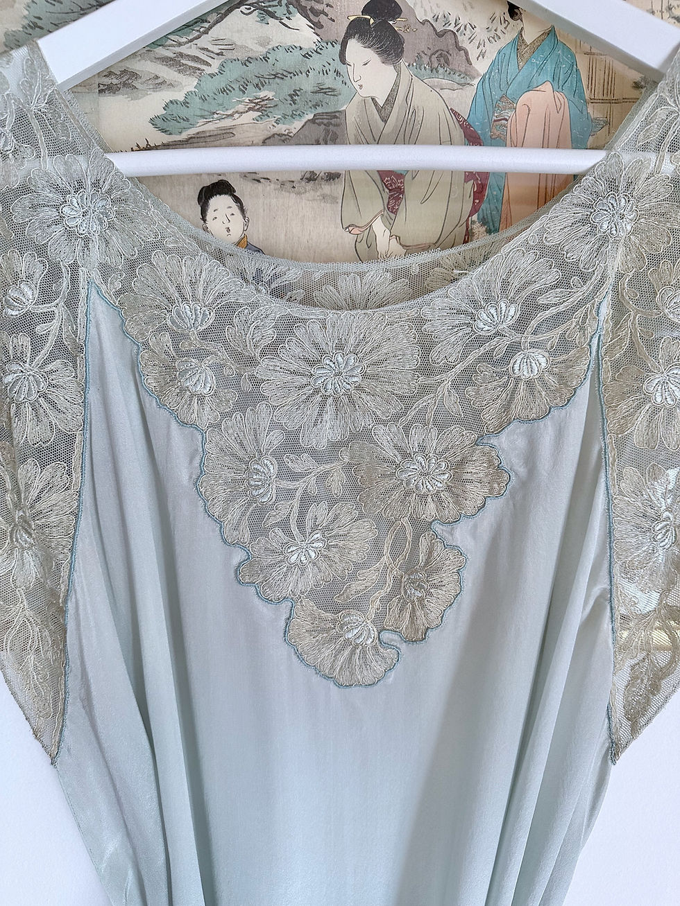 Thumbnail: Robe Nuisette en soie bleu ciel c.1920