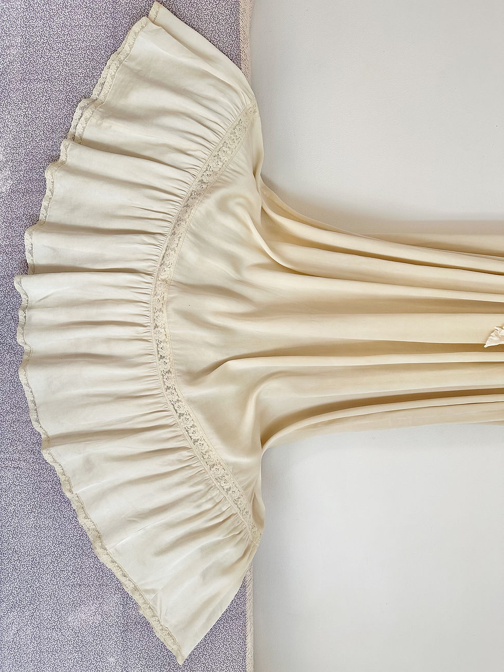 Miniature : Robe en satin de soie c. 1930 - French vintage silk 30s nightgown