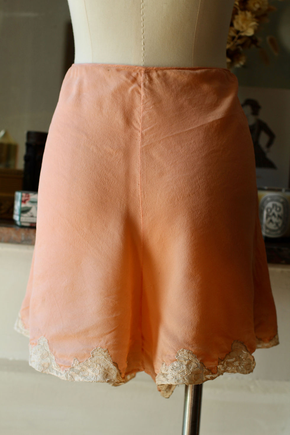 Miniature : Short en soie et dentelle - T.S