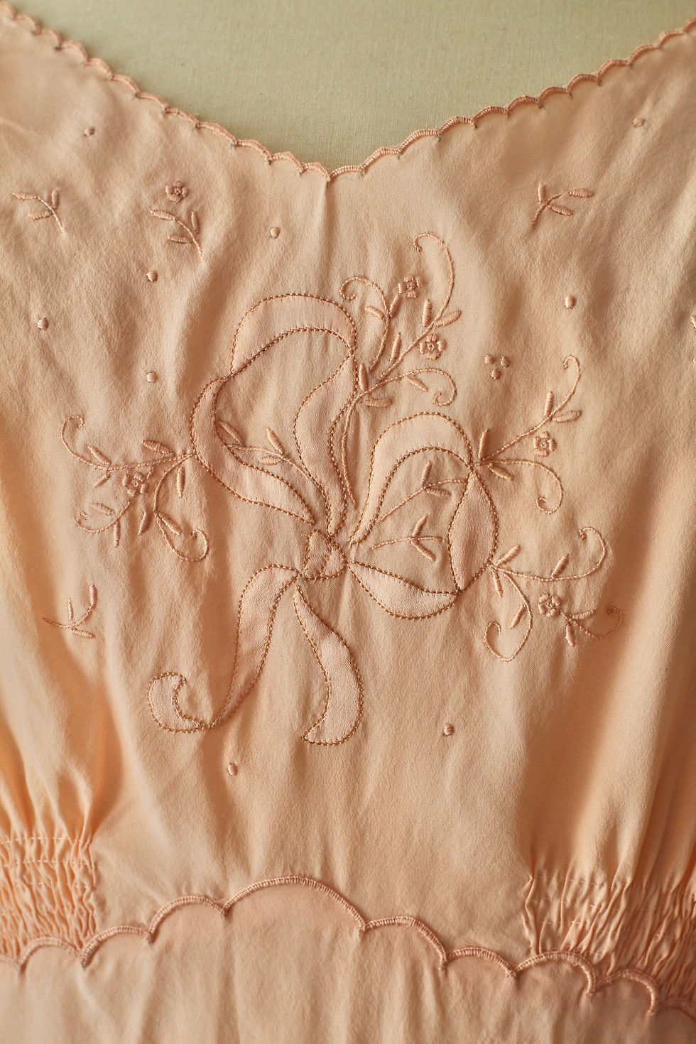 Thumbnail: Robe en soie c.1930