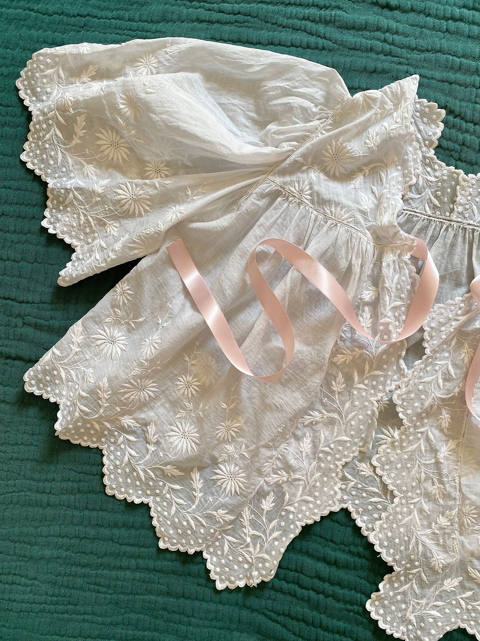 Liseuse en coton brodé - Début XXème - T.XS/M